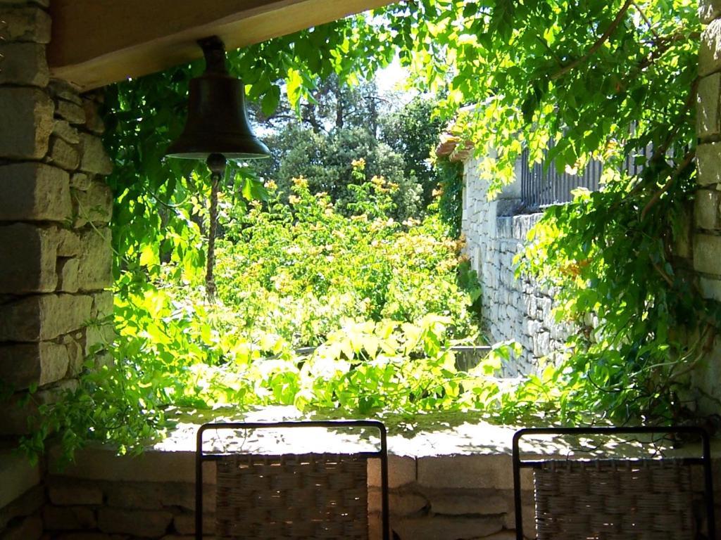 Lou Granos Gordes Exterior foto