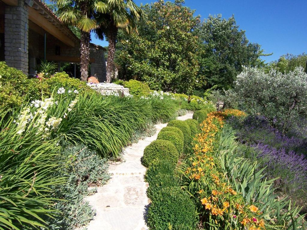 Lou Granos Gordes Quarto foto